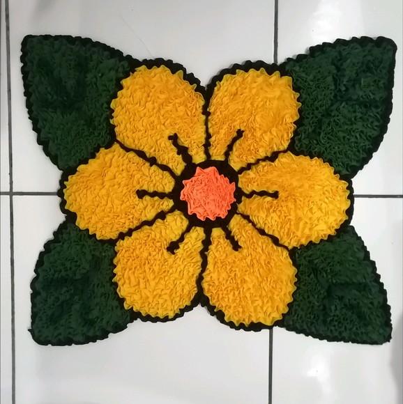 Tapete Frufru Flor Amarela Antiderrapante