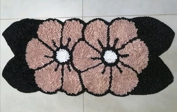 Tapete Frufru Flor Bege Antiderrapante