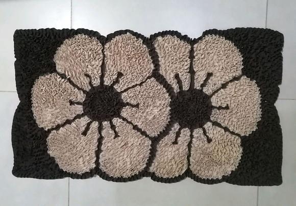 Tapete Frufru Flor Bege Antiderrapante