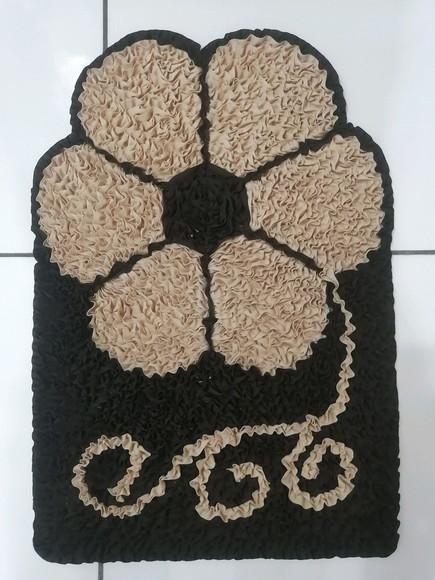 Tapete Frufru Flor Bege Antiderrapante