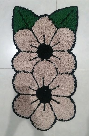 Tapete Frufru Flor Bege Antiderrapante