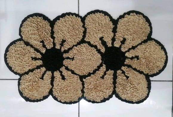 Tapete Frufru Flor Bege Antiderrapante
