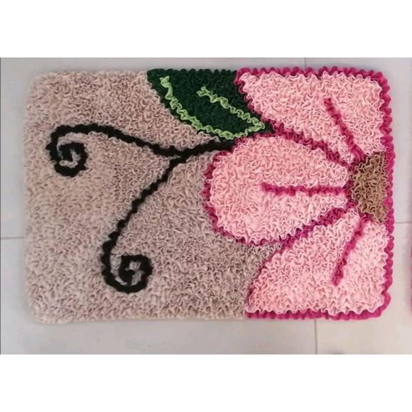 Tapete Frufru Flor Rosa Antiderrapante