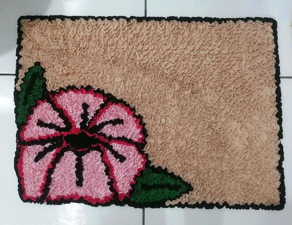 Tapete Frufru Flor Rosa Claro 50cm X 70cm Antiderrapante