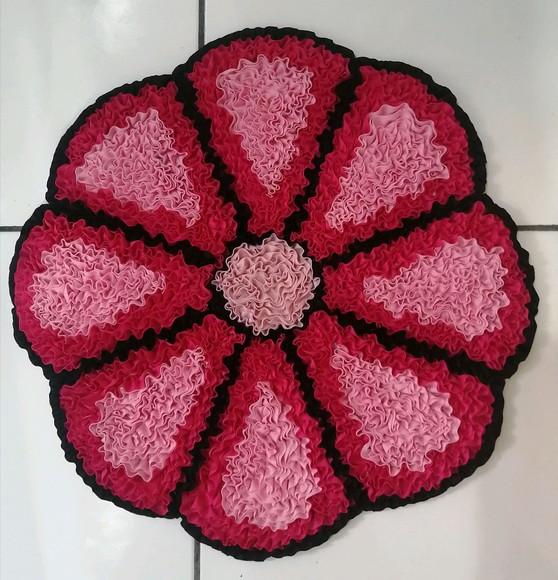 Tapete Frufru Flor Rosa Antiderrapante