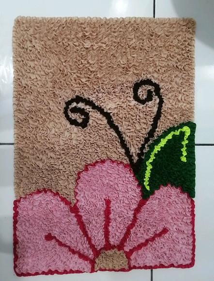 Tapete Frufru Flor Rosa Claro 50cm x 70cm Antiderrapante