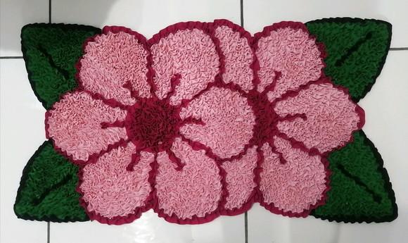 Tapete Frufru Flor Rosa Claro Antiderrapante