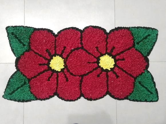 Tapete Frufru Flor Vermelha Antiderrapante