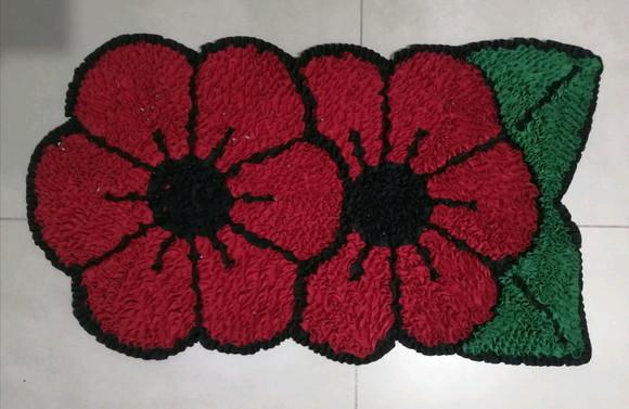 Tapete Frufru Flor Vermelha Antiderrapante