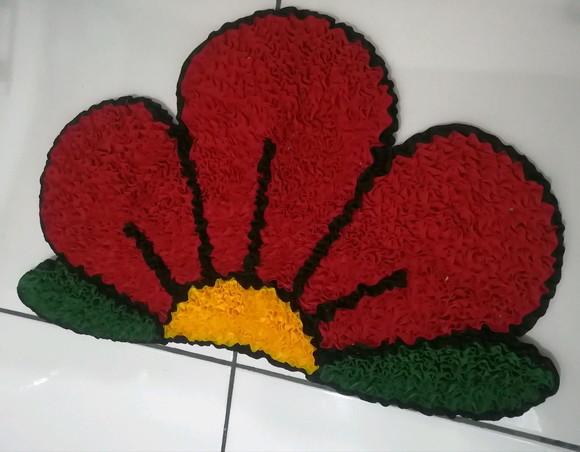Tapete Frufru Flor Vermelha Antiderrapante