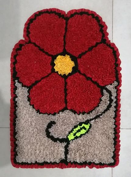 Tapete Frufru Flor Vermelha Antiderrapante