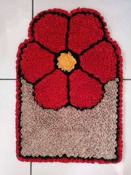Tapete Frufru Flor Vermelha Antiderrapante