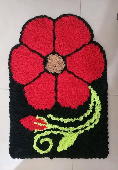 Tapete Frufru Flor Vermelha Antiderrapante