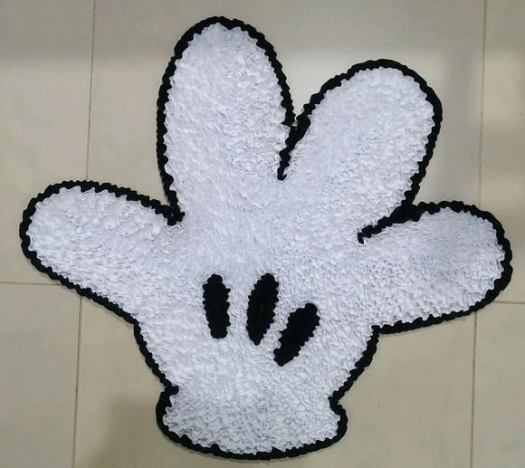 Tapete Frufru Mãozinha do Mickey Antiderrapante