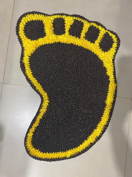 Tapete Frufru Pé Marrom e Amarelo Antiderrapante