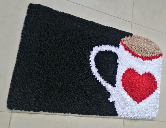 Tapete Frufru Xícara Branca 80cm x 40cm Antiderrapante
