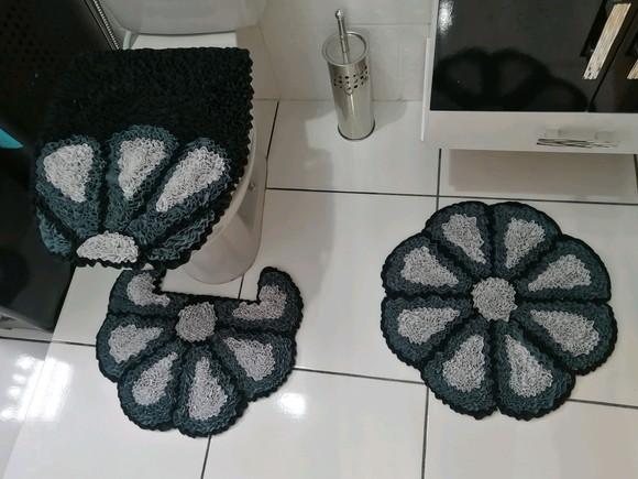 Tapetes Frufru Banheiro Flor Grafite e Cinza Antiderrapante