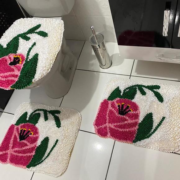 Tapetes Frufru Banheiro Flor Rosa C/ Branco Antiderrapante