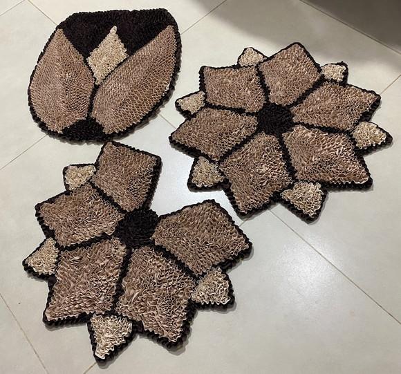 Tapetes Frufru Banheiro Flor Tons de Bege Antiderrapante