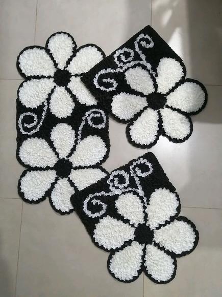 Tapetes Frufru Flor Bege Pass. 80cm X40cm / Peq. 50cm x 40cm