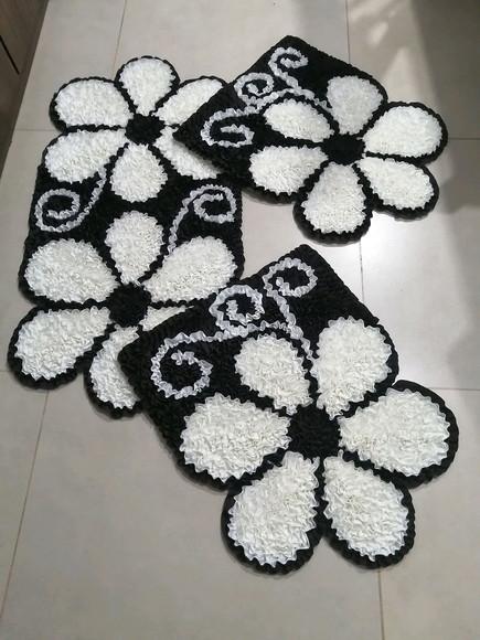 Tapetes Frufru Flor Bege Pass. 80cm X40cm / Peq. 50cm x 40cm