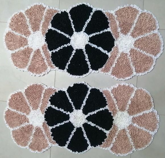 Tapetes Frufru Flor Creme e Preta 1m x 50cm Antiderrapante