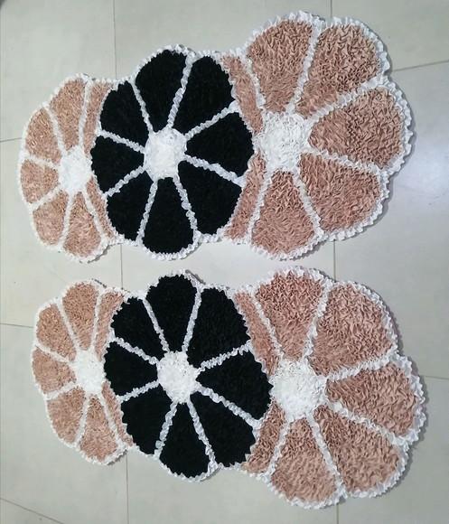Tapetes Frufru Flor Creme e Preta 1m x 50cm Antiderrapante