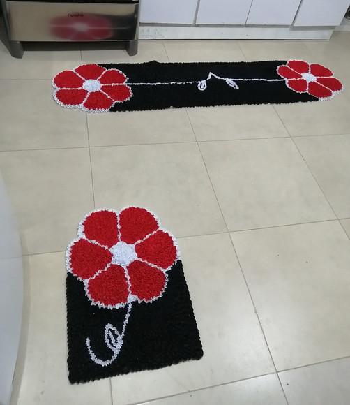 Tapetes Frufru Flor Vermelha 1m70cm x 40cm Antiderrapante