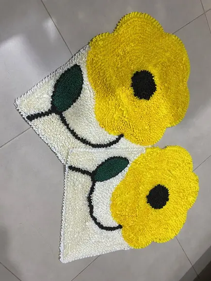 2 Tapetes de Flor Amarela Frufru Antiderrapante