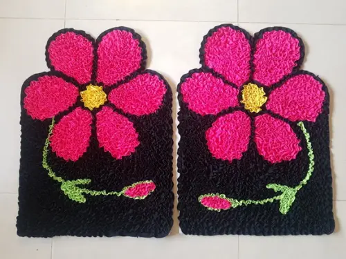 2 Tapetes de Flor Rosa em Frufru Antiderrapante
