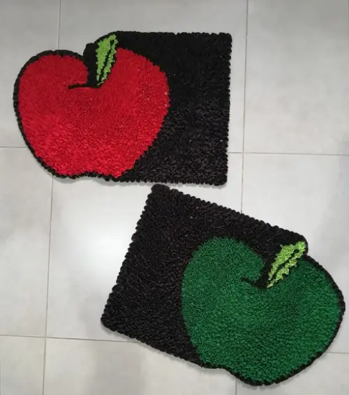 2 Tapetes de Maçãs em Frufru Antiderrapante