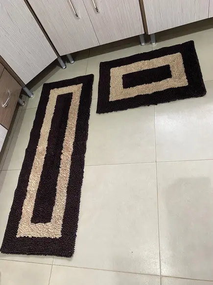2 Tapetes Frufru Bege e Marrom Antiderrapante
