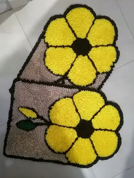 2 Tapetes Frufru Flor Amarela Antiderrapante