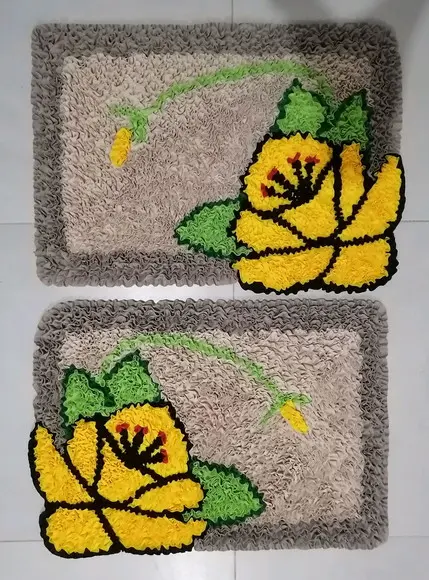 2 Tapetes Frufru Flor Amarela Antiderrapante