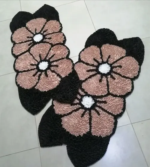 2 Tapetes Frufru Flor Bege Antiderrapante