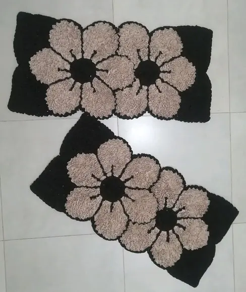 2 Tapetes Frufru Flor Bege Antiderrapante