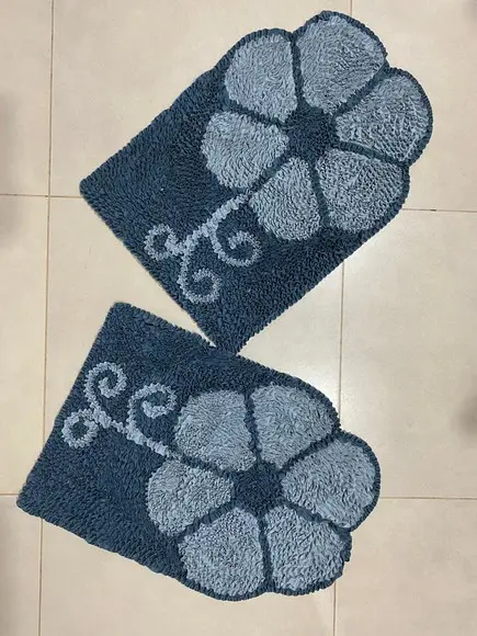 2 Tapetes Frufru Flor Cinza 60cm x 40cm Antiderrapante