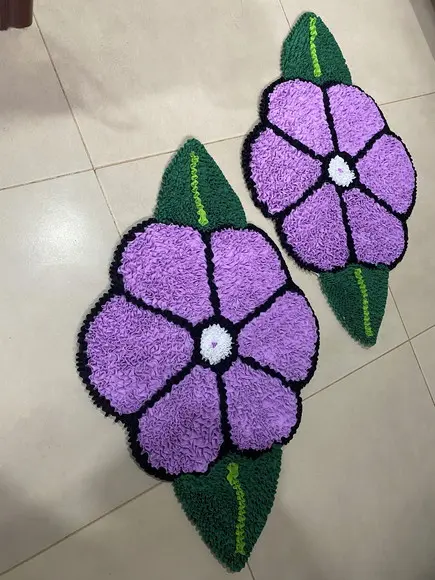 2 Tapetes Frufru Flor Lilás Antiderrapante