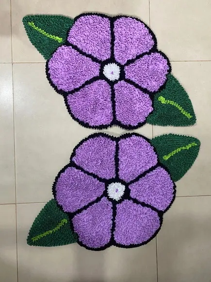 2 Tapetes Frufru Flor Lilás Antiderrapante