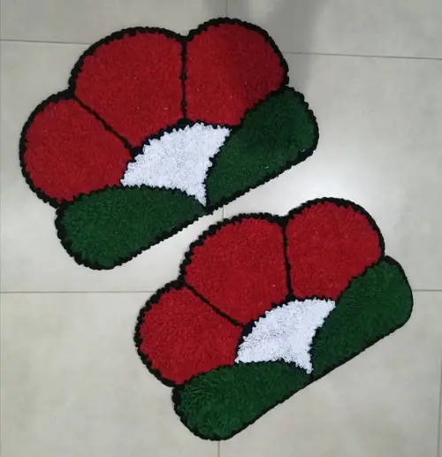 2 Tapetes Frufru Flor Vermelha Antiderrapante