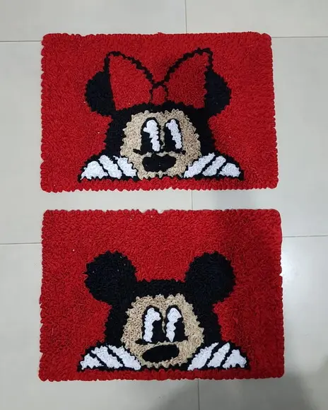 2 Tapetes Frufru Minnie e Mickey Antiderrapante