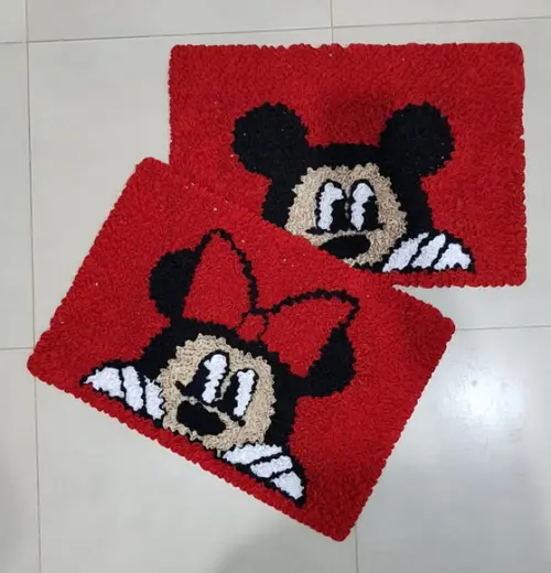2 Tapetes Frufru Minnie e Mickey Antiderrapante