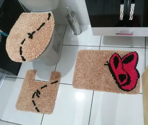 Jogo Banheiro Borboleta em Frufru com Antiderrapante
