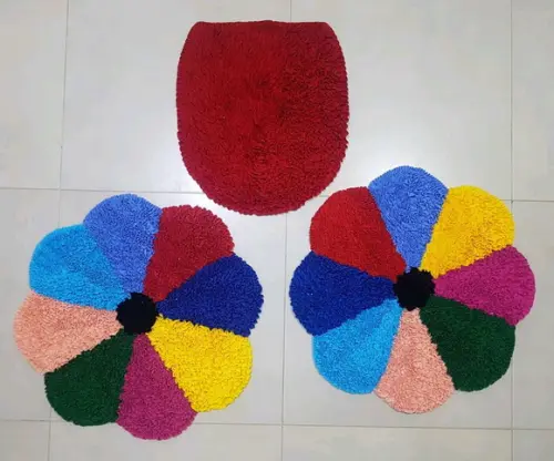 Jogo Banheiro de Flor Colorida em Frufru com antiderrapante