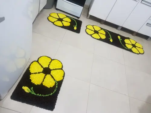 Jogo Cozinha Flor Amarela em Frufru Antiderrapante