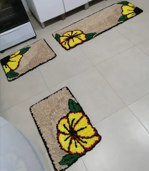 Jogo Cozinha Flor Amarela em Frufru Antiderrapante