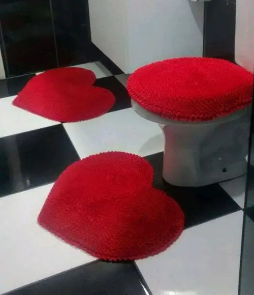 Jogo de Banheiro de Coração em Frufru com Antiderrapante