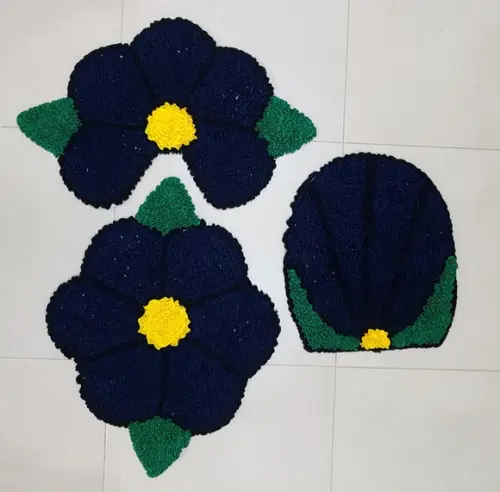 Jogo de Banheiro de Flor Preta em Frufru com antiderrapante