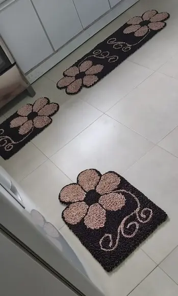 Jogo de Cozinha Flor Bege Frufru Antiderrapante