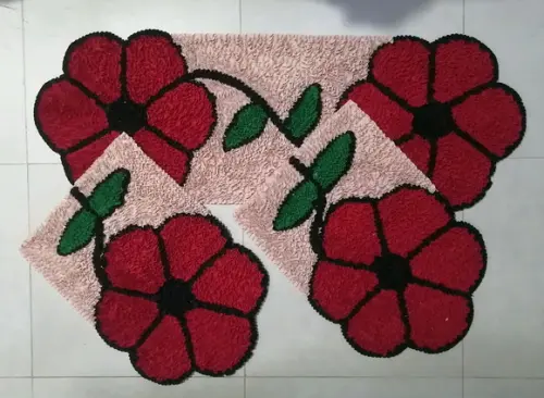 Jogo de Flor Vermelha em Frufru com antiderrapante